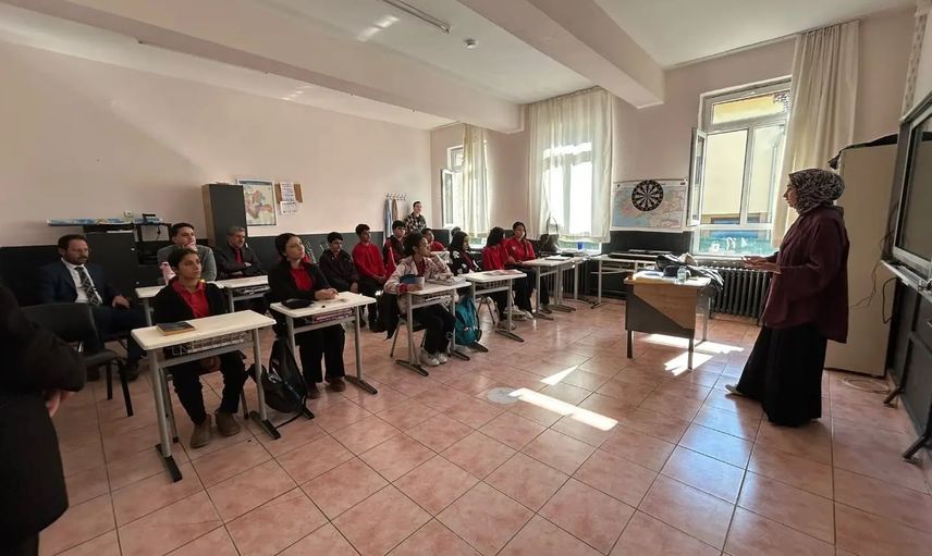 Sınav yolunda rehberlik: Yalıhüyük öğrencilerine motivasyon ve planlama eğitimi