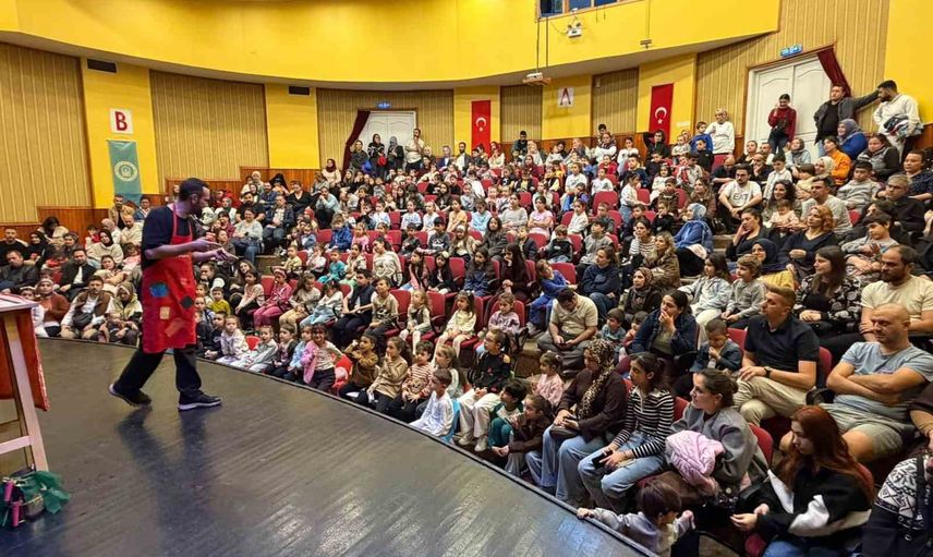 Yıldırım'da miniklere ücretsiz tiyatro: Evden Uzakta sahnede