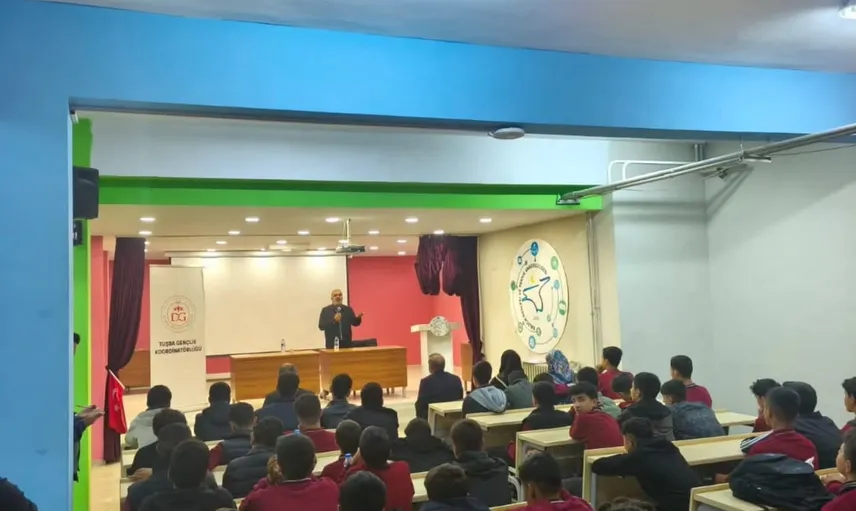 Güzel ahlakı rehber edinen liseliler için konferans serisi başladı