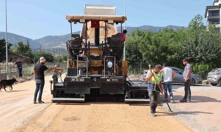 Güneşli Mahallesi'nde Fidanlık Caddesi yenileme çalışmaları tamamlanıyor