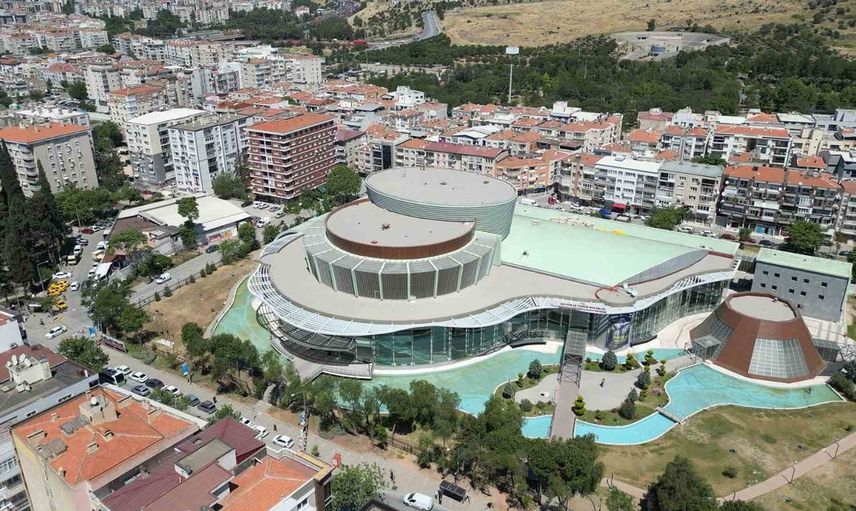 İzmir'e üçüncü büyük kültür merkezi: Bornova sanat hayatını güçlendiriyor