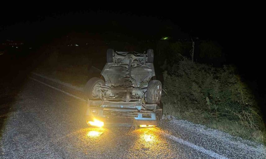 Gece yarısı Alaşehir'de virajı kaçıran otomobil takla attı, sürücü yara almadan kurtuldu
