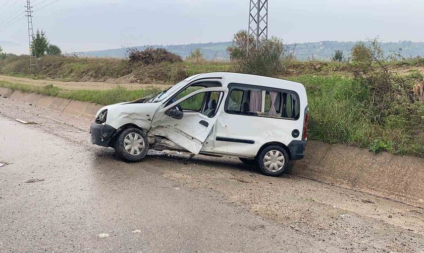 Sinop'ta kavşakta çarpışma: 1'i bebek 5 kişi yaralandı