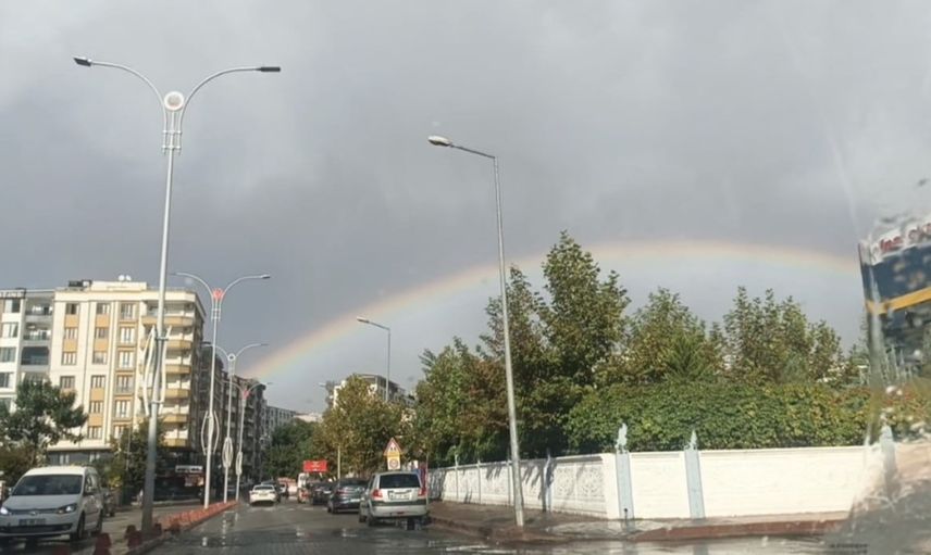 Siirt semalarında yağmur sonrası renkli sürpriz