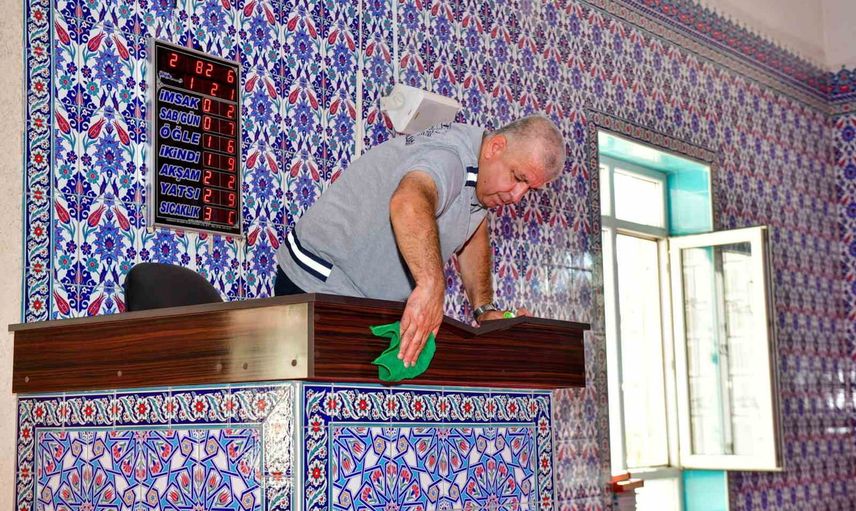 Kandil öncesi Esenyurt'ta camiler ve mezarlıklarda temizlik seferberliği