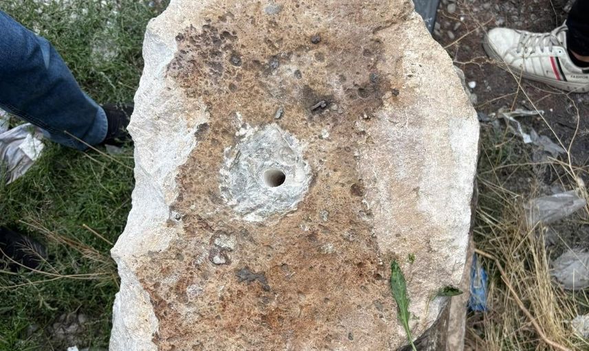 Konya'da cami önündeki Roma dönemi kaidesi kepçeyle çalındı, üç şüpheli gözaltında