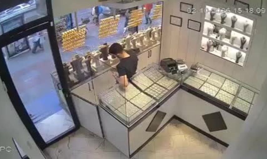 Bayrampaşa'da silah benzeri cisimle kuyumcuya giren şüpheli imitasyon altınla tuzağa düştü