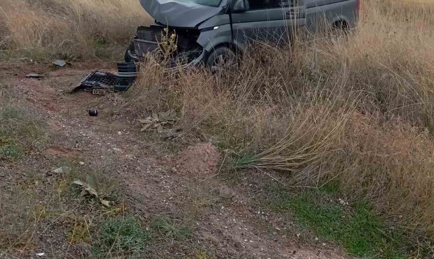 Kulu'da kırsal yolda minibüs çarpışması: üç kişi hafif yaralandı