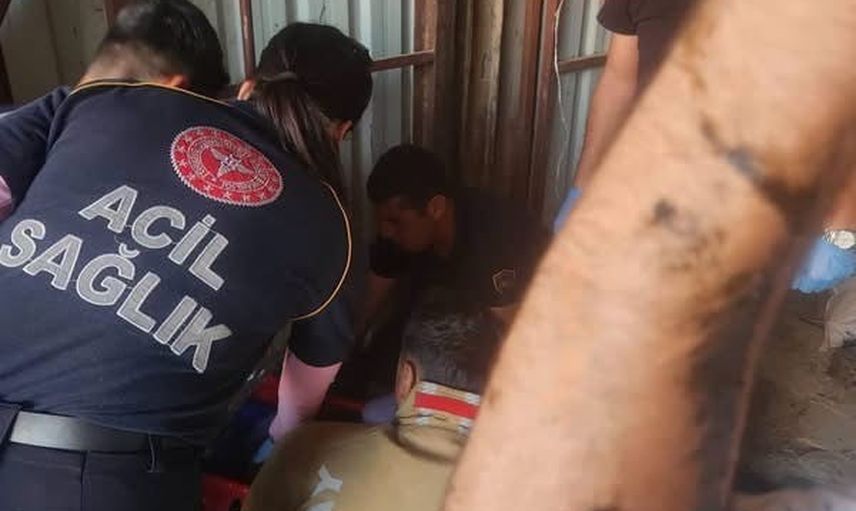 Antakya'da sanayi mevkiinde yük asansörü düştü, ekipler bir kişiyi kurtardı