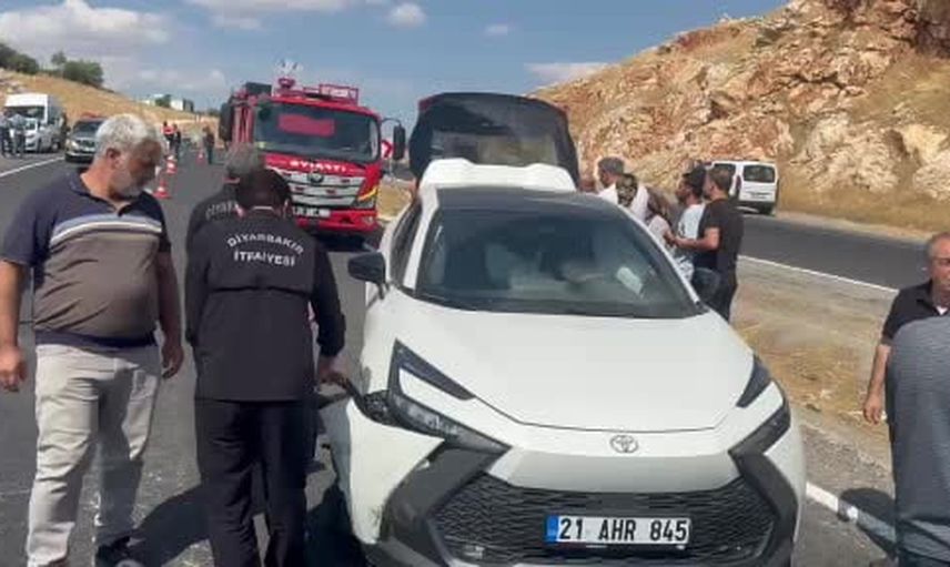 Diyarbakır Ergani yolu Karpuzlu mevkiinde kaza: 4 kişi hastaneye kaldırıldı