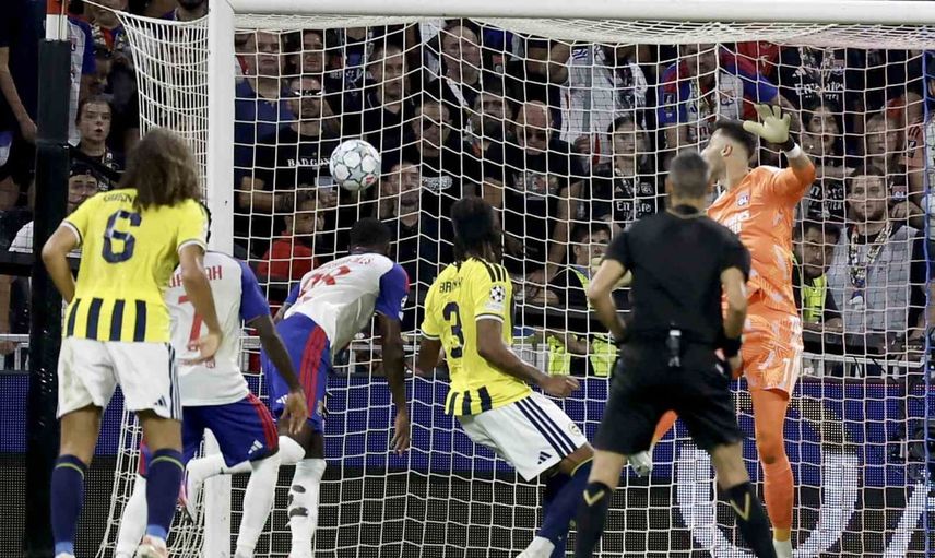 Fenerbahçe, Lyon'da devreye iki golle önde girdi