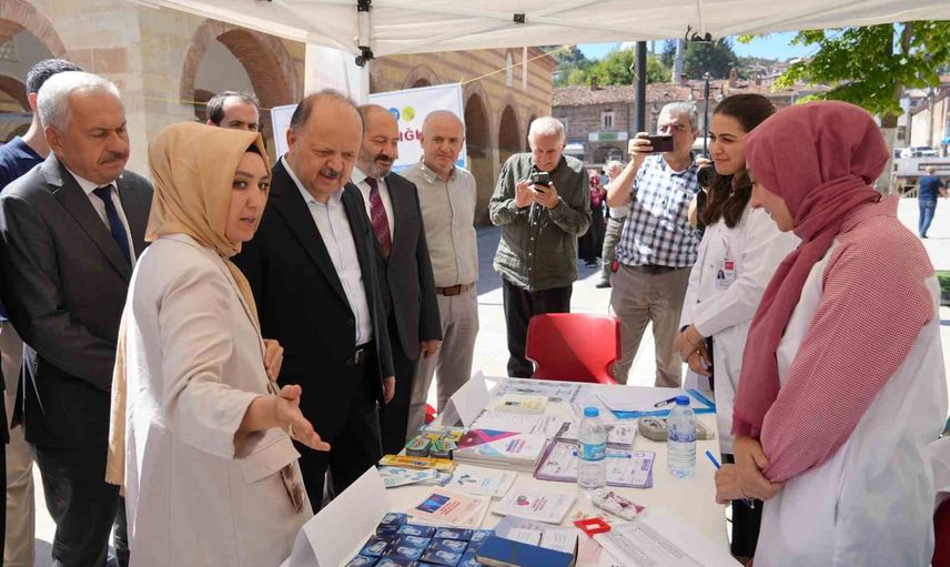 Nasrullah meydanı sağlıkla buluştu: halk sağlığı sokağı ücretsiz tarama ve bilgilendirme sundu