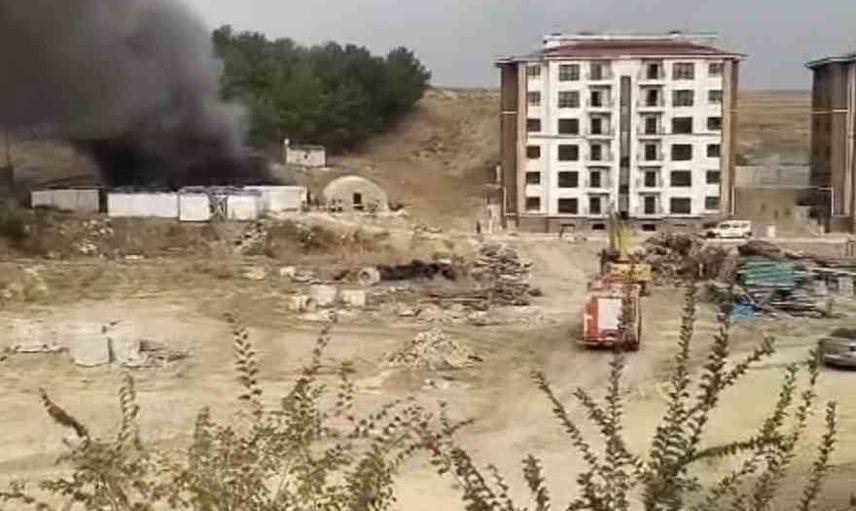 Şantiyede alevlere karşı işçi müdahalesi, yangın kontrol altına alındı