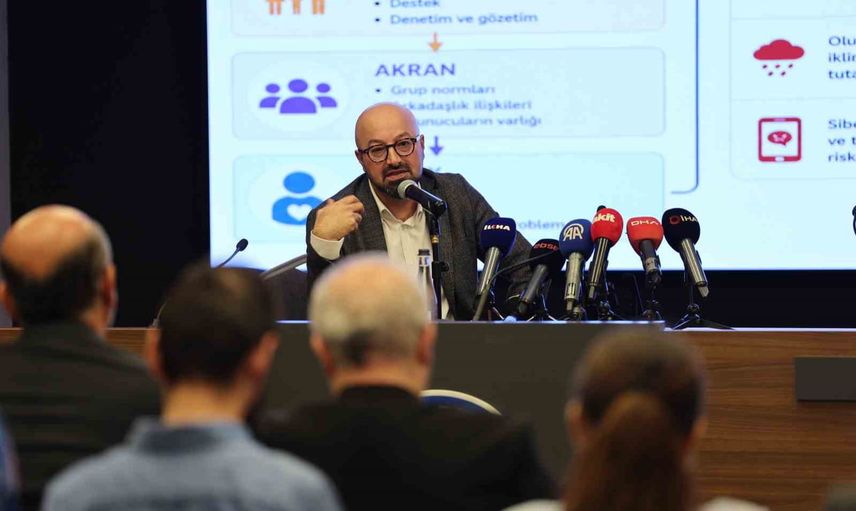 Öğretmen otoritesindeki erozyon: güvenli okul için 12 politika önerisi