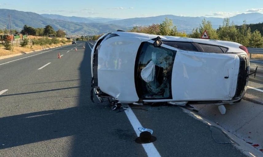 Karabük-Bartın yolunda su kanalına düşen otomobil sürücüyü yaraladı