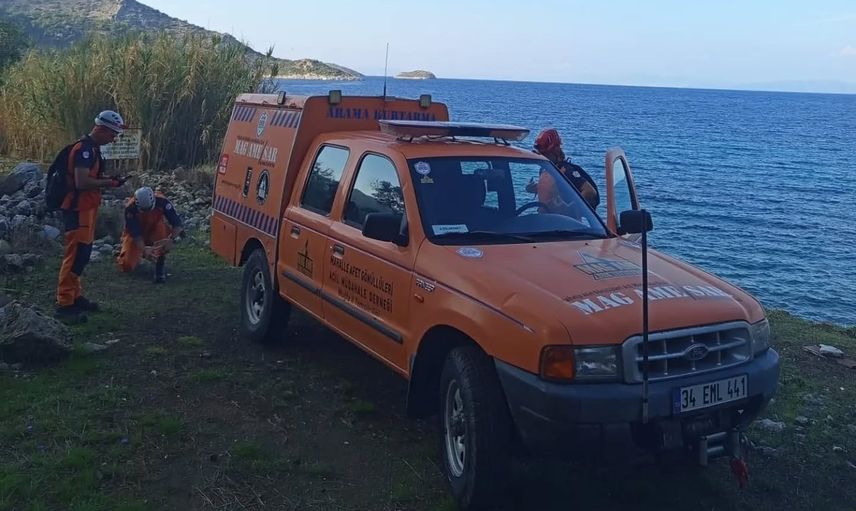 Datça'da Mersincik Koyu'nda mahsur kalan kişi gönüllü ekiplerin müdahalesiyle kurtarıldı