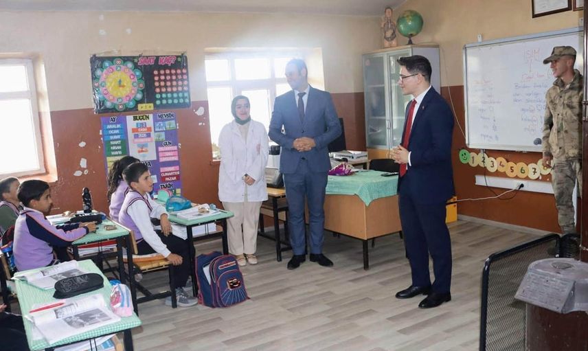 Kaymakam Sakızcı öğrencilerle eğitim gündemini ele aldı: Akçakale İlkokulu ziyareti