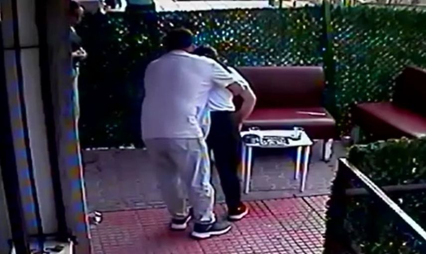 Zamanında müdahale: kuaför Heimlich manevrasıyla kadını boğulmaktan kurtardı