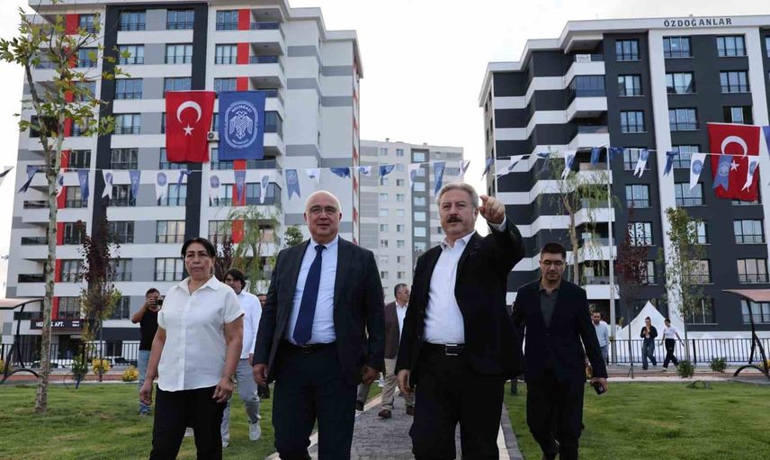 Melikgazi’nin dönüşüm projesi 24 aileyi yeni yuvaya kavuşturdu