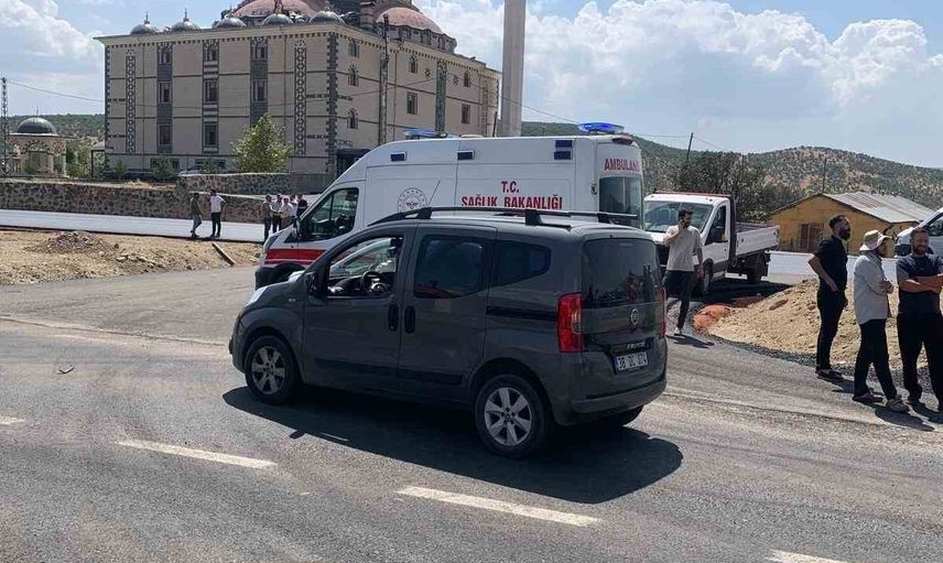 Ağaçeli mevkisinde iki araç çarpıştı: iki kişi yaralandı