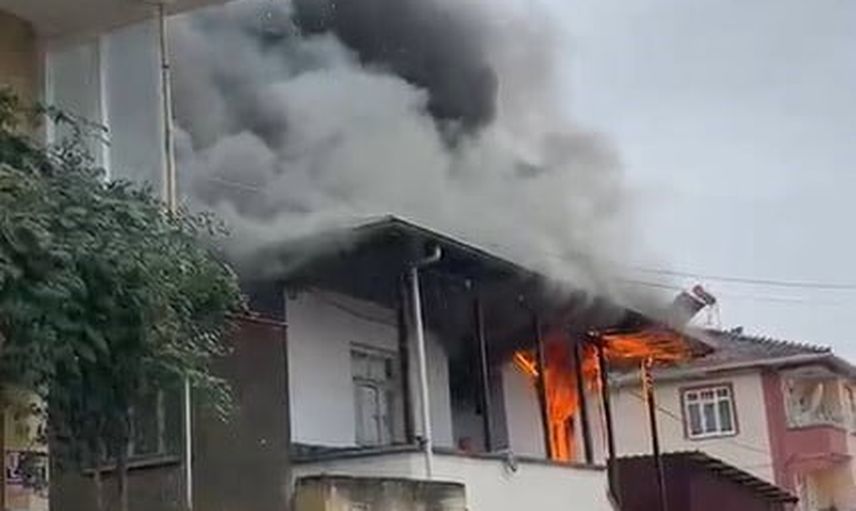 Erbaa'da mutfaktan yükselen yangın iki katlı evi kullanılmaz hale getirdi