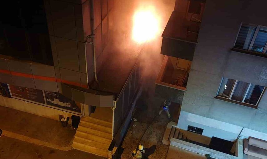 Beykoz'da Kavacık Mahallesi'ndeki 7 katlı iş yerinde yangın kontrol altına alındı