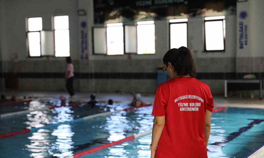 Battalgazi'de yüzme alışkanlığı her yaşa yayıldı: 3 ayda 5 bin katılımcı