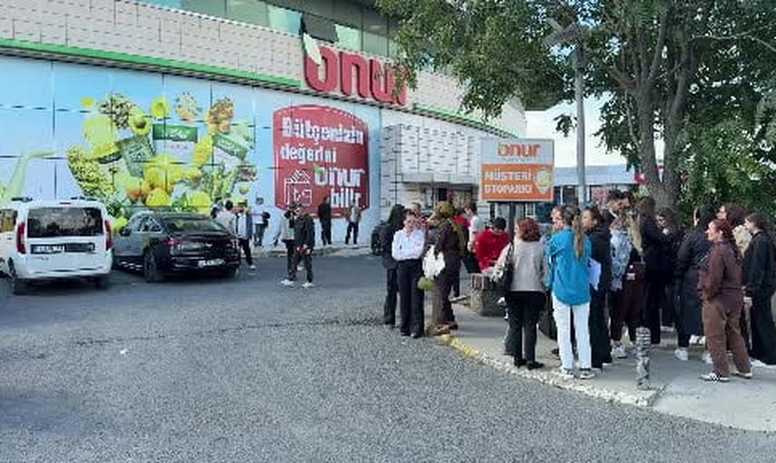 Küçükçekmece'de otoparkta başlayan elektrikli araç yangını genel müdürlükte tahliyeye yol açtı