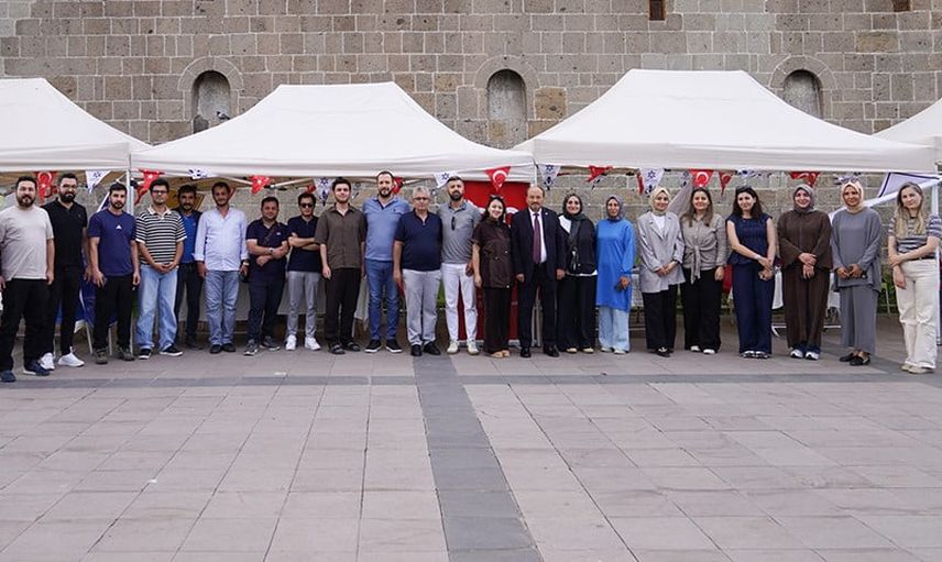 Etü, Yakutiye Kent Meydanı'nda tercih günleriyle adayların yanında