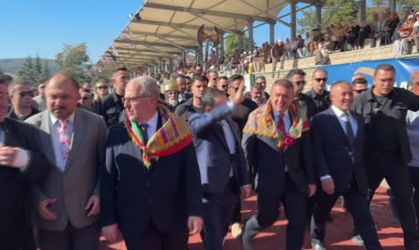 Söğüt’te 745. şenliğe katılan Akın Gürlek’in protokol selamlaşması konuşuldu