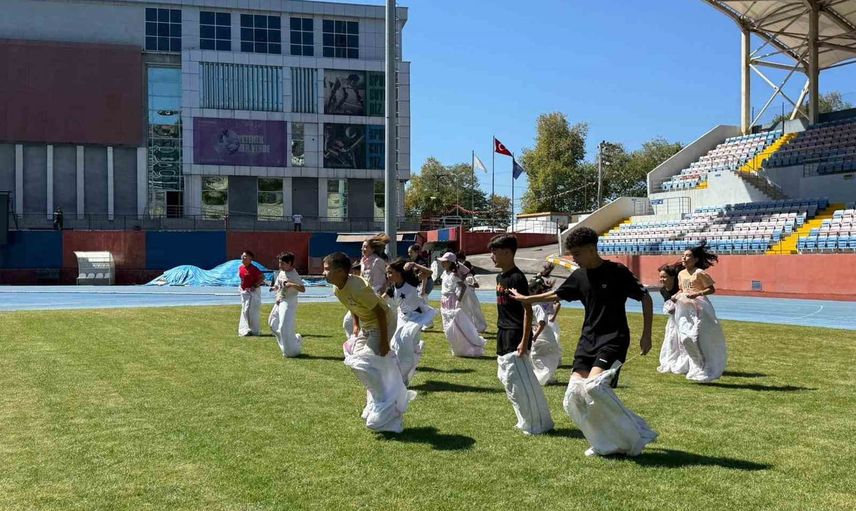 Zonguldak'ta gençler yaz kulübü kapanışını şenlikle tamamladı