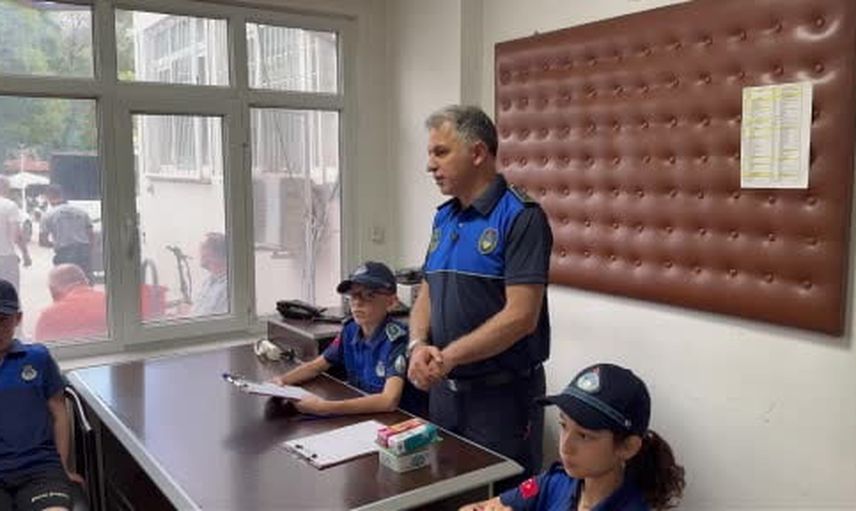Tokat'ta minik zabıtalar denetime katıldı, parkta eğlenceli mola verdi