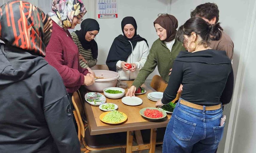 Yurtta kısır etkinliği: paketli gıdalar yerine birlikte hazırlanan lezzet