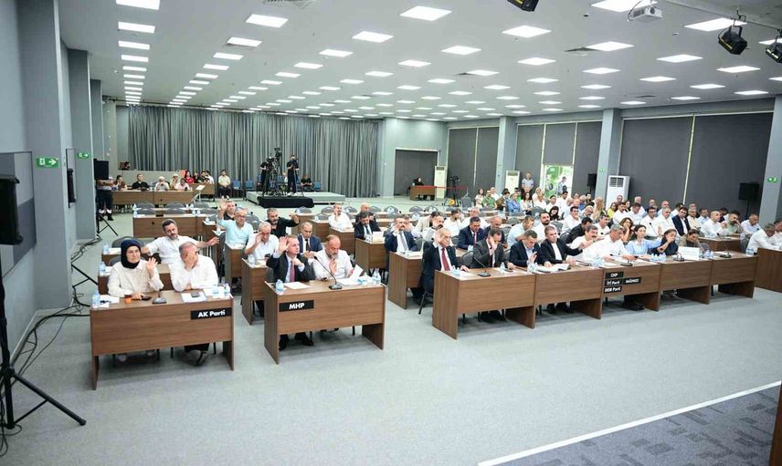 Mersin'de raylı sisteme büyük finansman ve öğrencilere destek kararı