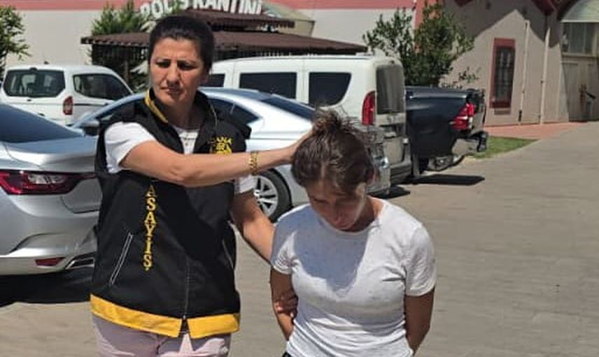 Sara numarası kısa sürdü: aynı eve yeniden girerken yakalanan iki kadın tutuklandı