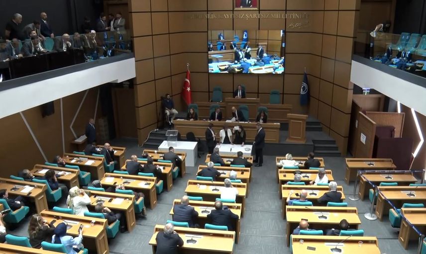 Üsküdar meclisi dördüncü turda CHP'li Sibel Tan Çetinkaya'yi başkanvekili seçti