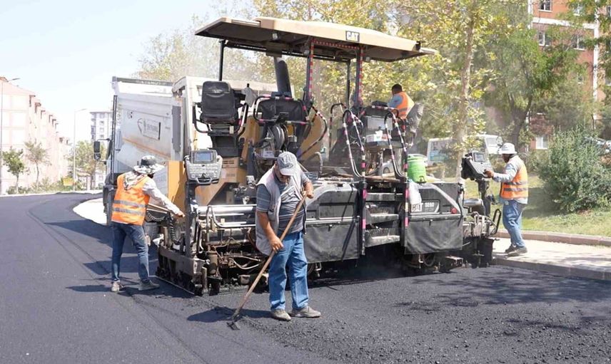 Şehirde yeni yollar, eski sorunlara çözüm: Şehitkamil'de asfalt atağı