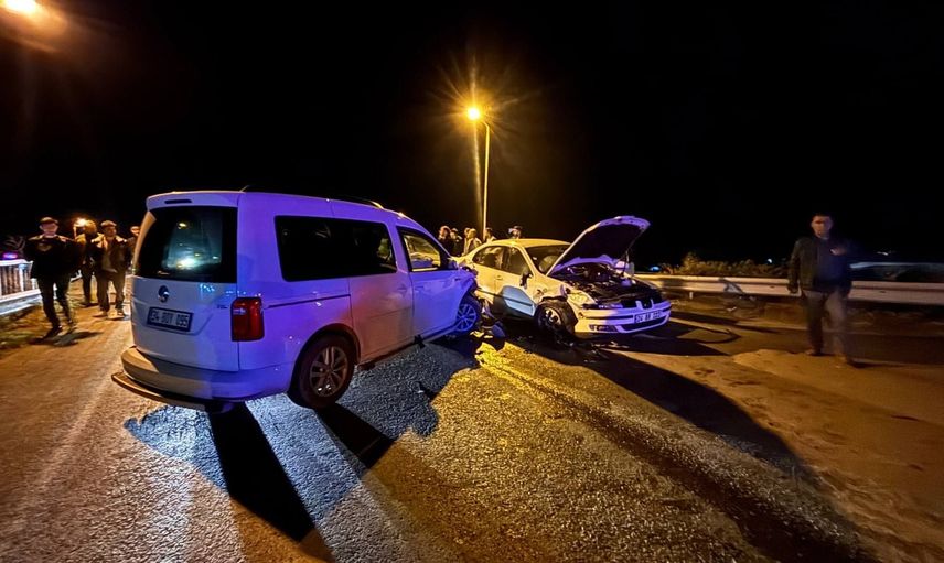 Erzincan istasyon köprüsünde çarpışma: iki kişi yaralandı
