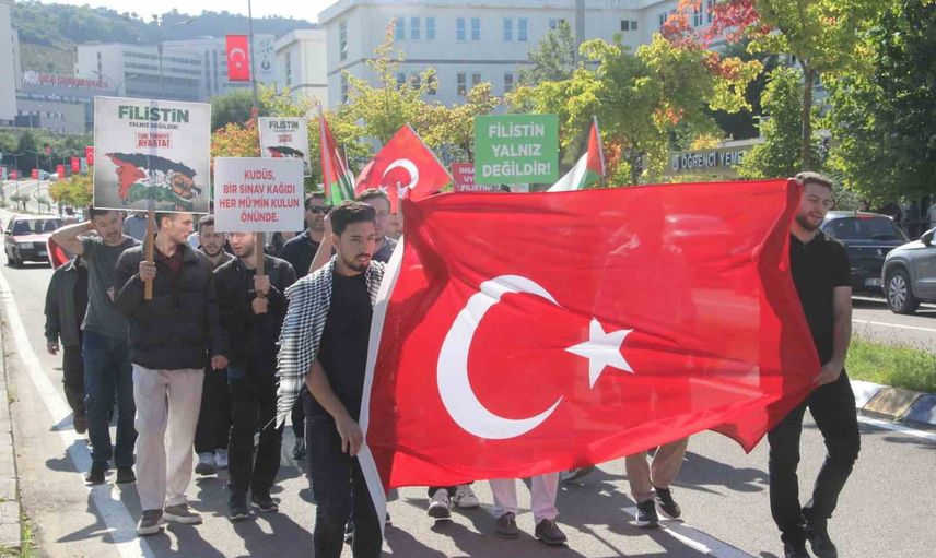 Ordu üniversitesi kampüsünde dayanışma yürüyüşü: Filistin ve Doğu Türkistan unutulmadı