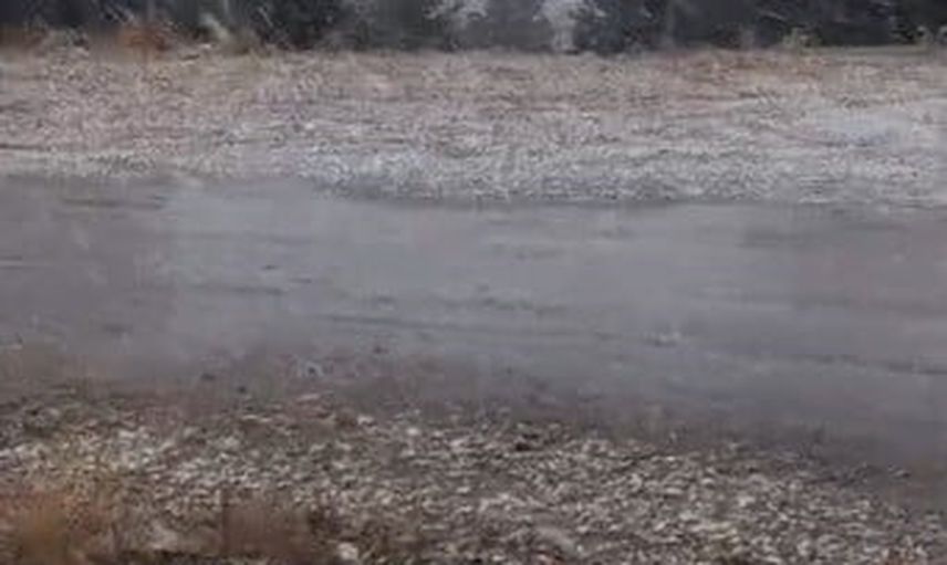 Sarıkamış’ta zirve kısa süreliğine beyaza büründü