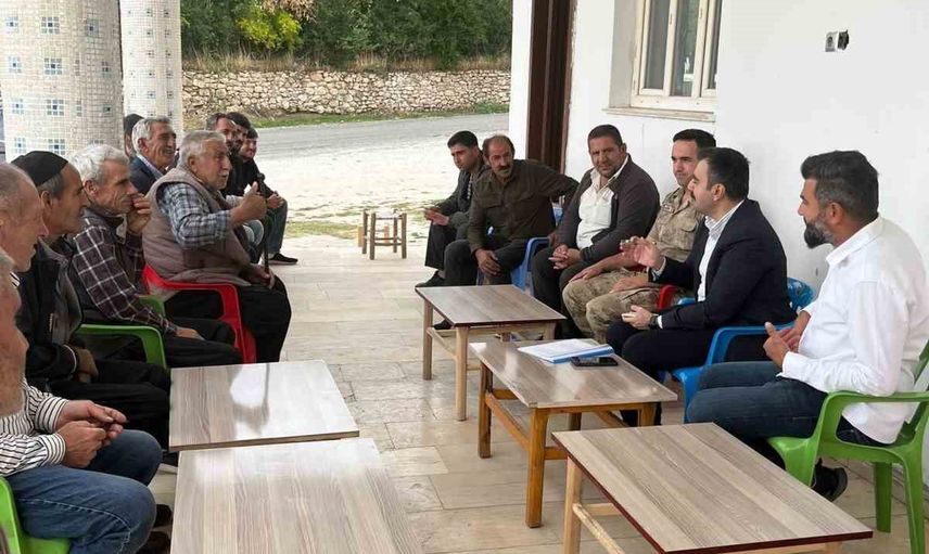 Kırsalda gelecek inşası: Dicle kaymakamı öğrenci, öğretmen ve vatandaşlarla bir arada