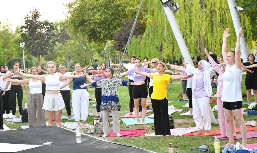 Yunusemre'de kadınlara açık havada yoga buluşması