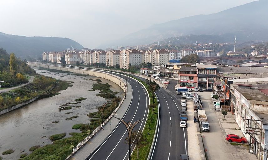 Karabük’te iki yılda kent dokusu yenilendi: 145 bin ton asfalt ve sosyal alan yatırımları