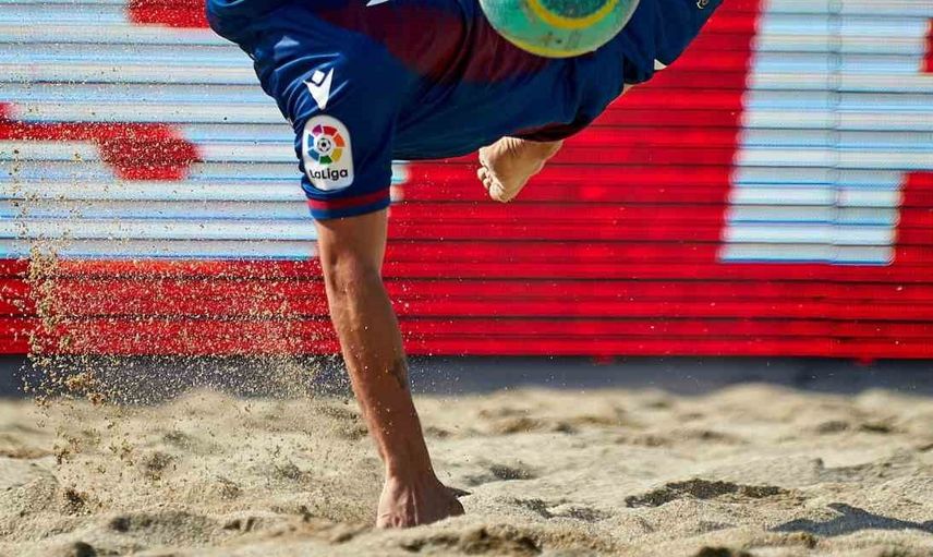 Alanya'da dünya kulüpleri plaj futbolu için sahaya çıkıyor