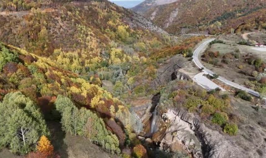 Dipsiz Göl ve Şelalesi sonbaharda fotoğraf tutkunlarının yeni rotası oldu