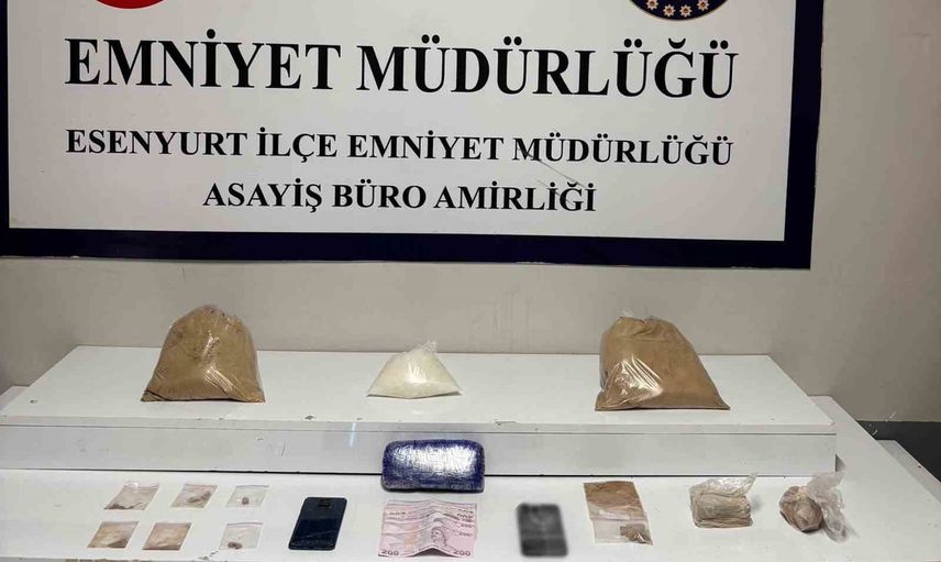 Esenyurt'ta site içindeki zula eve operasyon: 7 kilo 470 gram uyuşturucu ele geçirildi