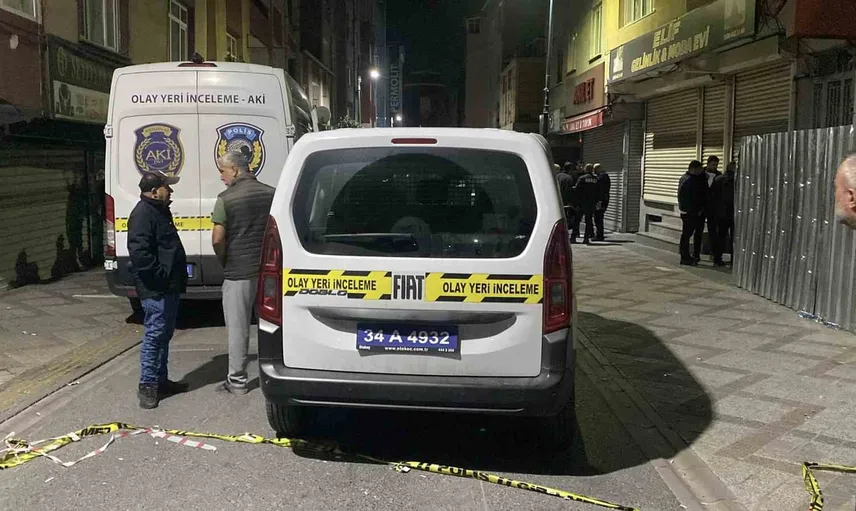 Bağcılar'da pazar caddesi'nde yürüyen kişi silahlı saldırıda yaşamını yitirdi