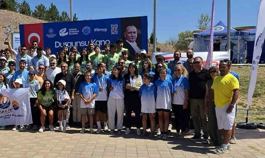 Bursalı kanocular Eskişehir'de 12 madalya topladı