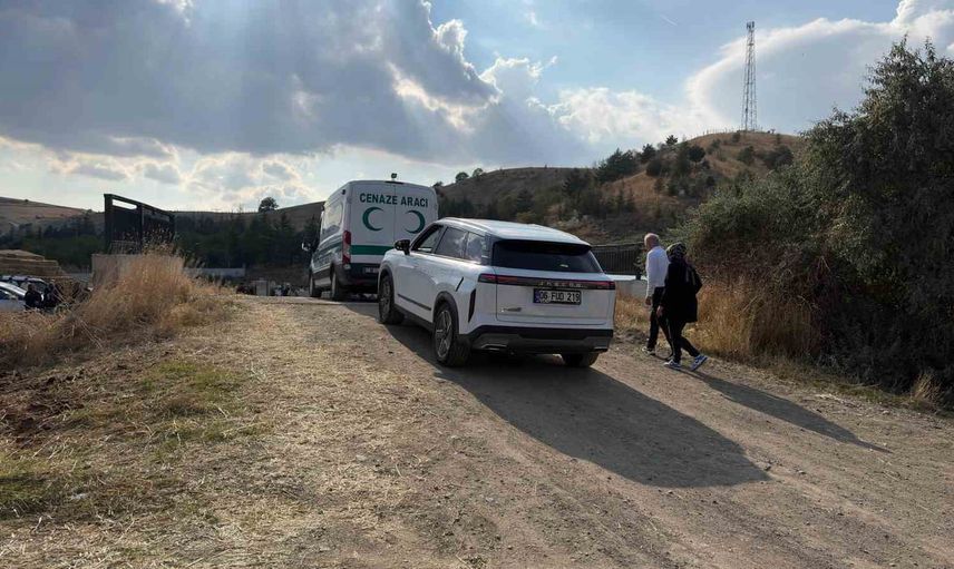 Ankara'daki cinayette ölen iki kardeş Karacalar'da babalarının kıldırdığı namazla uğurlandı