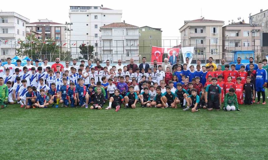 Tuzla'da 30 Ağustos coşkusu: U11 kupasını Mercan kazandı